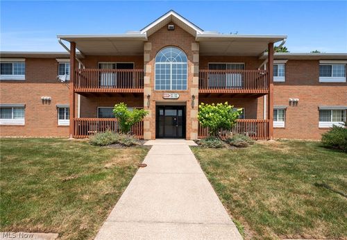 202-10391 Glenway Dr, Twinsburg, OH, 44087-7901 | Card Image