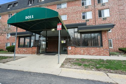 apt-204-5011 Valley Ln, Streamwood, IL, 60107-2929 | Card Image