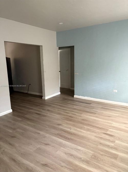 apt-2-960 Sw 7th St, Miami, FL, 33130-3219 | Card Image