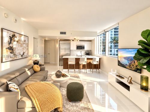 801-1300 Brickell Bay Dr, Miami, FL, 33131-3382 | Card Image
