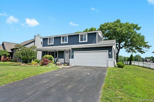 1084 Woodruff Lake Dr, Highland, MI, 48357-2634 | Card Image