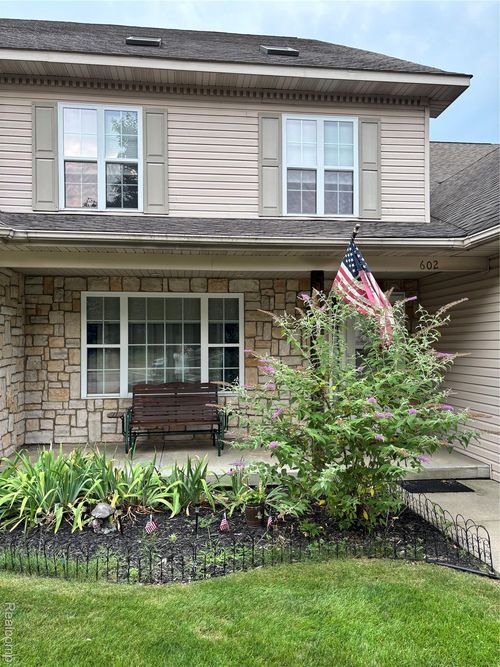 2-602 Fenton Commons Ln, Fenton, MI, 48430-2798 | Card Image