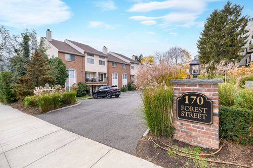 apt-12-170 Forest St, Stamford, CT, 06901-2128 | Card Image