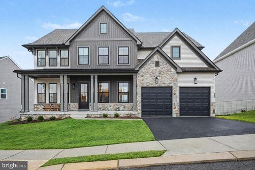 802 Blake Dr, YORK, PA, 17402-8580 | Card Image