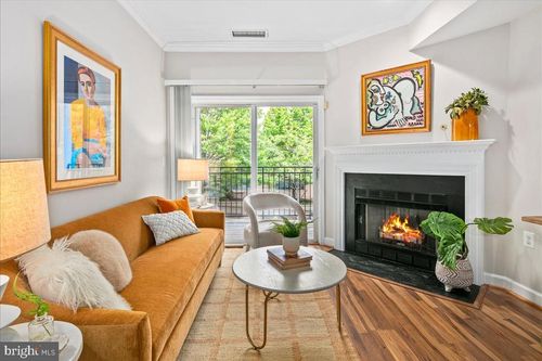 207-2330 14th St N, ARLINGTON, VA, 22201-5865 | Card Image