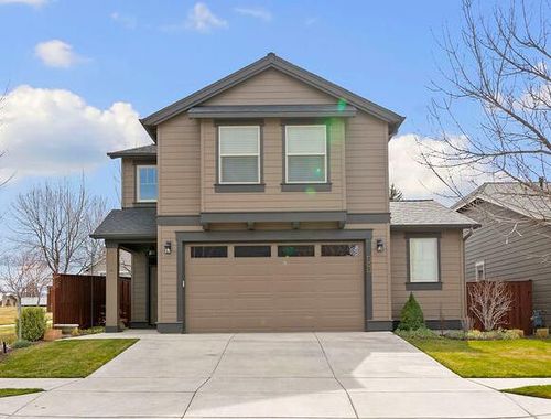 1062 Ne Steins Pillar Dr, Prineville, OR, 97754-1594 | Card Image