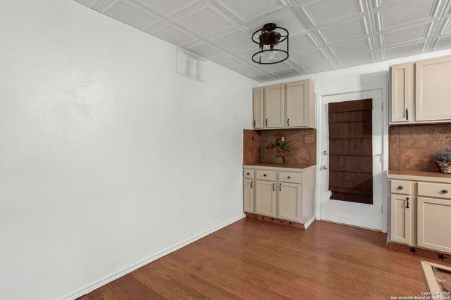 18218 Scenic Loop Rd, House other with 3 bedrooms, 2 bathrooms and null parking in Helotes TX | Image 7