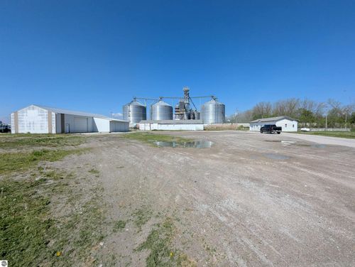 4250 S Huron Rd, Standish, MI, 48658-9333 | Card Image