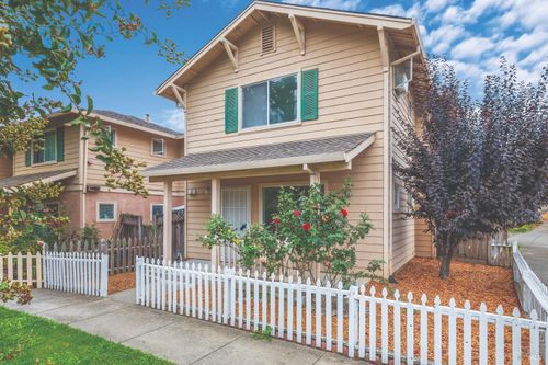 12 Alana Way, Cloverdale, CA, 95425-3950 | Card Image