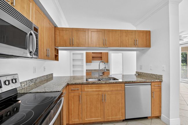 APT-304 - 6511 Emerald Dunes Dr, Condo with 2 bedrooms, 2 bathrooms and null parking in West Palm Beach FL | Image 7