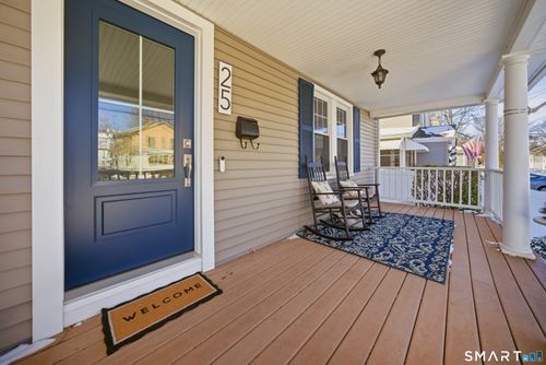 25 Helen St, Fairfield, CT, 06824-5713 | Card Image