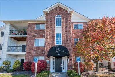 250 Hidden Ridge Ct #204, Condo with 3 bedrooms, 2 bathrooms and 1 parking in South Park PA | Image 1