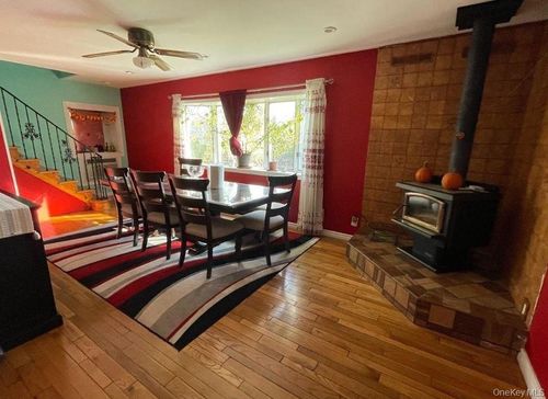 54 Camden Pl, New Hyde Park, NY, 11040-3602 | Card Image