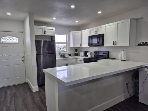 apt-320-6850 W 16th Dr, Hialeah, FL, 33014-4461 | Card Image