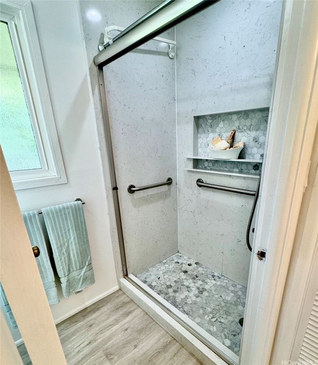 Primary on suite bath with shower | Image 13