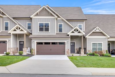 Beautiful townhome with 2 car garage | Image 1