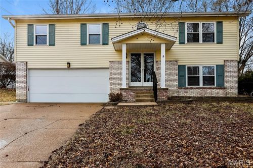 5621 Wieland Dr, Saint Louis, MO, 63128-3929 | Card Image