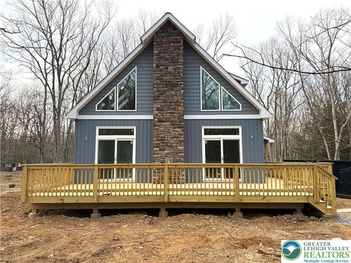 101 White Oak Dr, Jim Thorpe, PA, 18229-9594 | Card Image