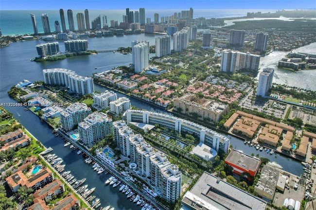 APT-301 - 3029 Ne 188 Th St, Condo with 3 bedrooms, 3 bathrooms and null parking in Aventura FL | Image 41