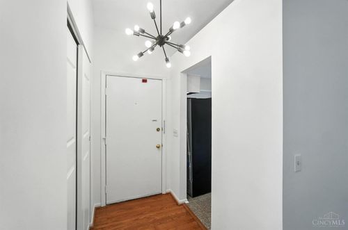 5008 Columbia Cir, West Chester, OH, 45011-8930 | Card Image