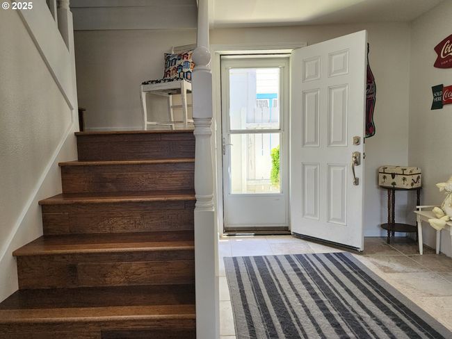 Staircase-To Upper Level | Image 23