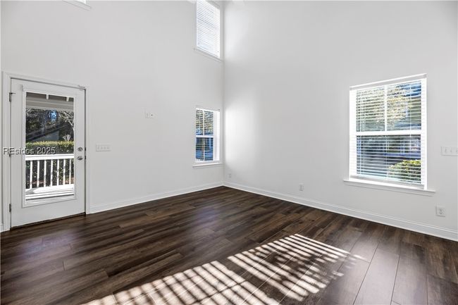 Living Room | Image 15