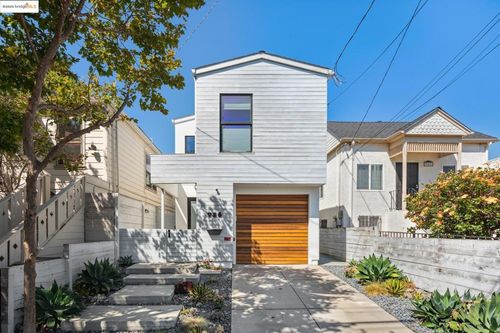 986 43rd St, Oakland, CA, 94608-3716 | Card Image