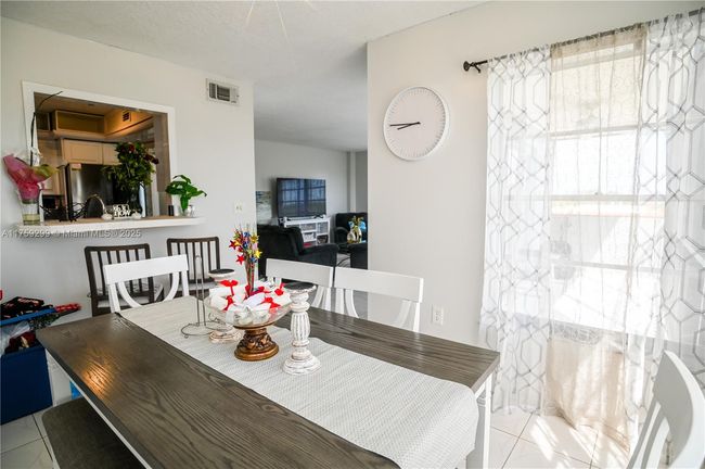 APT-601 - 4164 Inverrary Dr, Condo with 2 bedrooms, 2 bathrooms and null parking in Lauderhill FL | Image 7