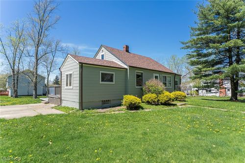 7446 Macedonia Rd, Bedford, OH, 44146-6259 | Card Image