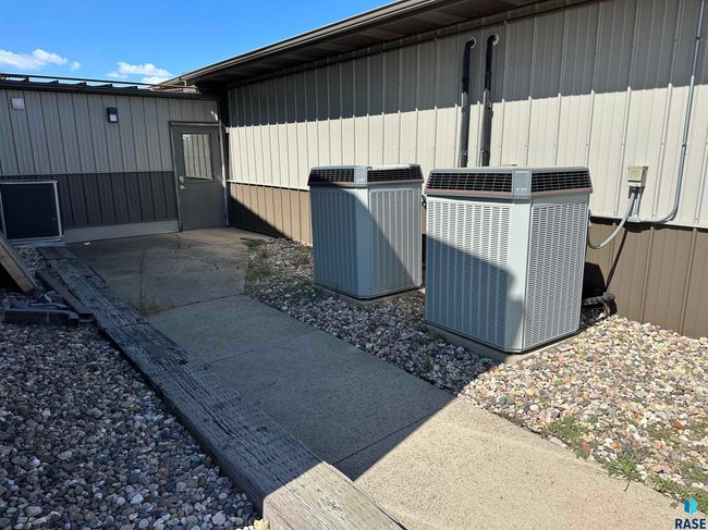 911 Sixth St, Home with 0 bedrooms, 2 bathrooms and null parking in Freeman SD | Image 83