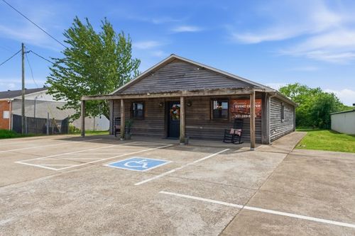 526 Dover Rd, Clarksville, TN, 37042-6001 | Card Image