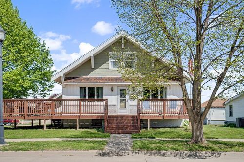 704 2nd Ave Se, Dyersville, IA, 52040-2101 | Card Image