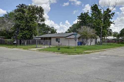 904 San Antonio, Pleasanton, TX, 78064 | Card Image