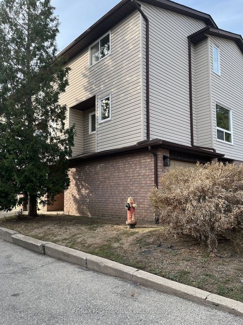a-24 Bond St, Brantford, ON, N3R4G5 | Card Image