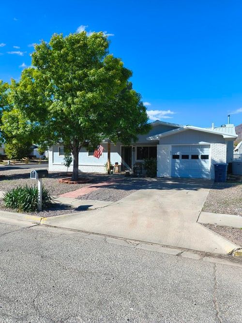 907 Sunset St, Socorro, NM, 87801-4721 | Card Image