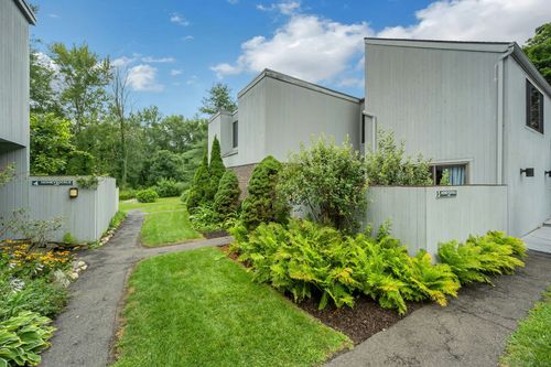 3-3 Honeysuckle Ln, Ridgefield, CT, 06877-3318 | Card Image