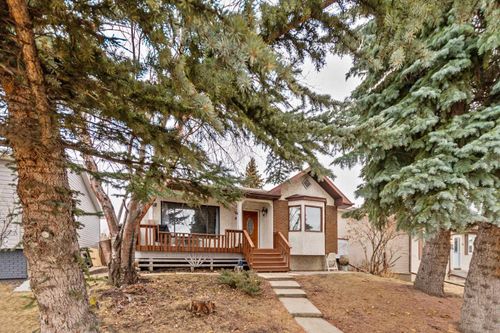 41 Erickson Drive, Home with 5 bedrooms, 2 bathrooms and 4 parking in Red Deer AB | Card Image