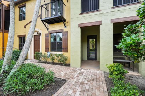 5004-9064 Capistrano St N, NAPLES, FL, 34113-3396 | Card Image