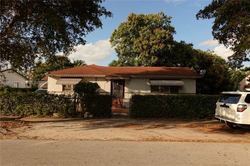 909 Nw 76th St, Miami, FL, 33150-3246 | Card Image