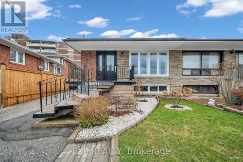 24 Goldcrest Boulevard, Toronto (Rustic), ON, M6L2X5 | Card Image