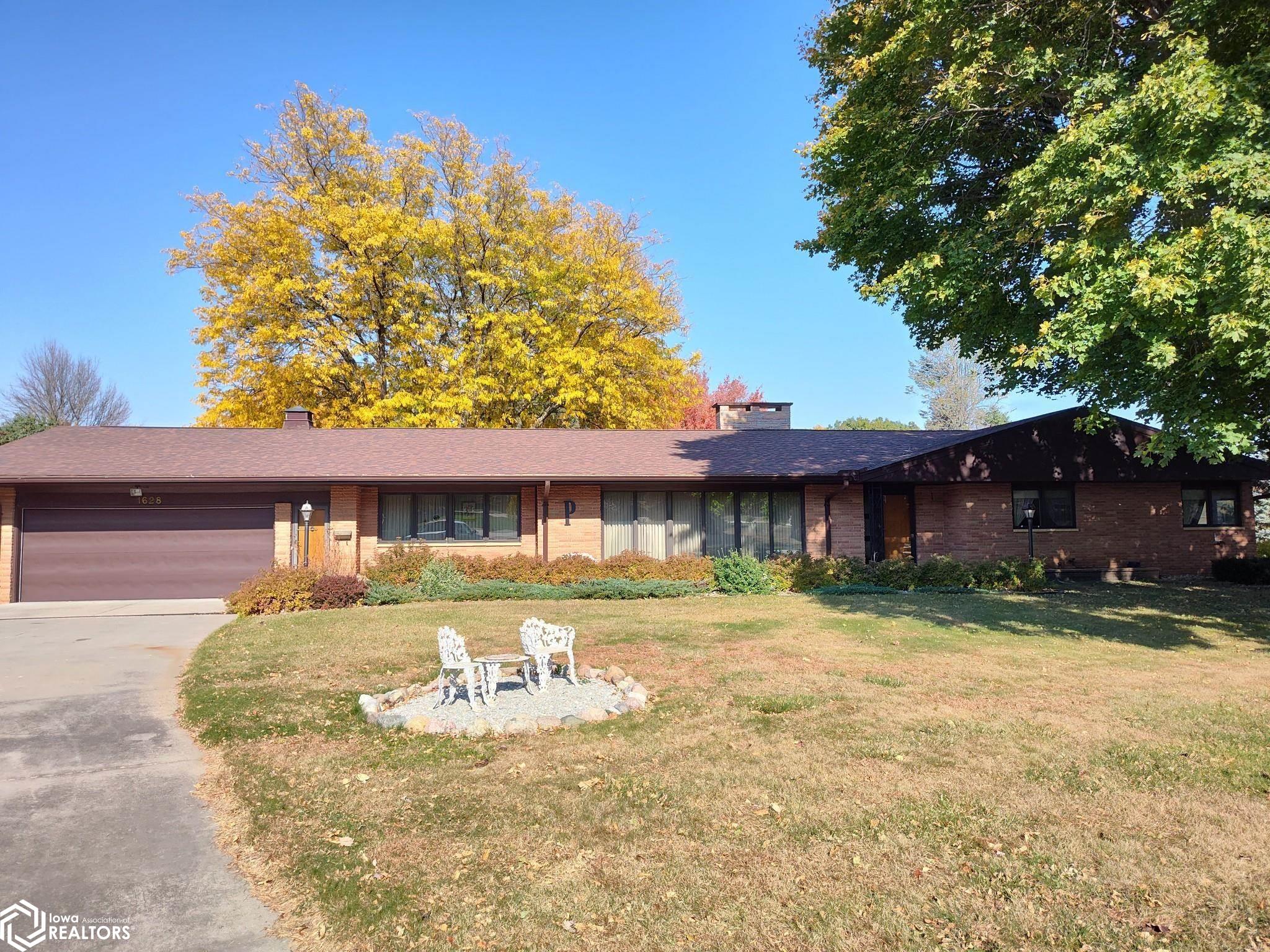 Club View Dr, Hampton, IA 50441