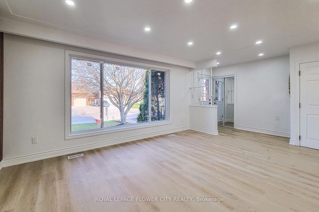 56 Moxley Dr, House other with 6 bedrooms, 4 bathrooms and 5 parking in Hamilton ON | Image 4