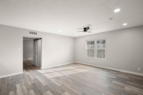 56-910 Duncan Ln, Austin, TX, 78705-2637 | Card Image
