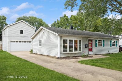 312 N Emerald Avenue, House other with 3 bedrooms, 1 bathrooms and 2 parking in Mundelein IL | Image 2