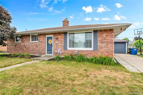 34019 Arrowhead St, Westland, MI, 48185-7024 | Card Image