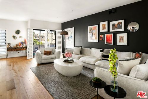 3c-651 Wilcox Ave, Los Angeles, CA, 90004-1126 | Card Image