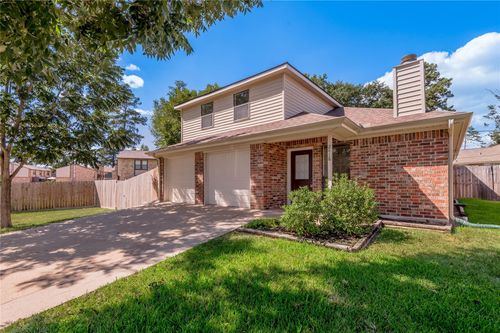 2418 Settlers Way, Huntsville, TX, 77320-3655 | Card Image