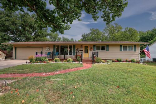 1704 E 8th Ave, Winfield, KS, 67156-3229 | Card Image