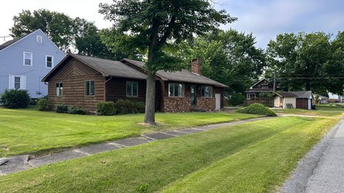 202 N Van Buren St, West Frankfort, IL, 62896-1400 | Card Image