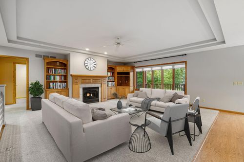 1511 16th Ave Sw, Austin, MN, 55912-1751 | Card Image